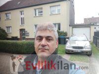 Evden işe işten camiye giden biriyim